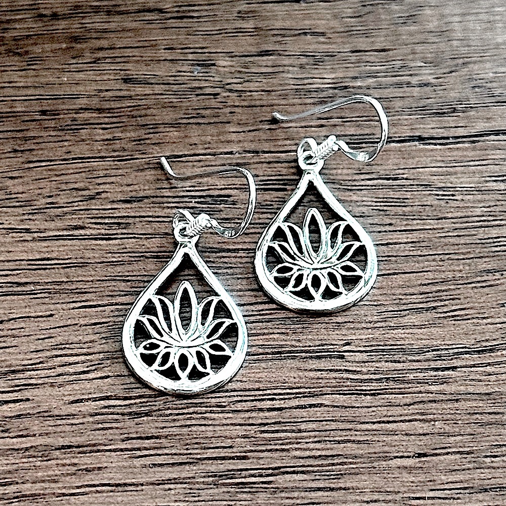 925 Sterling Silver Lotus Dangle Earrings! NEW!